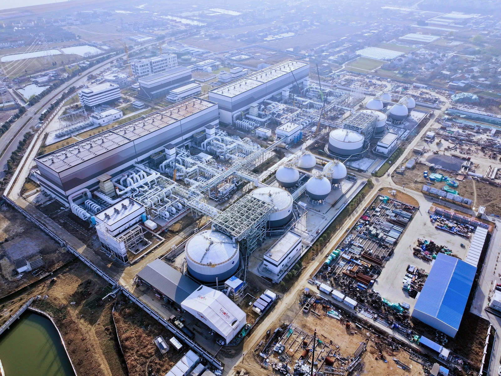 Aerial photograph of the Huai’an compressed-air energy storage plant, showing turbine halls, pipework and thermal storage tanks